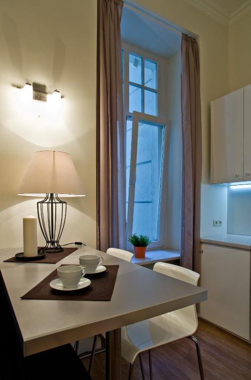 Residence Okolnik Apartments Варшава Екстер'єр фото