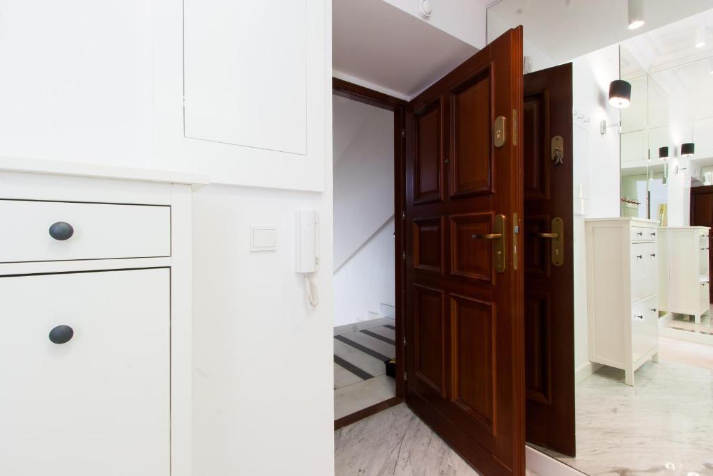 Residence Okolnik Apartments Варшава Екстер'єр фото