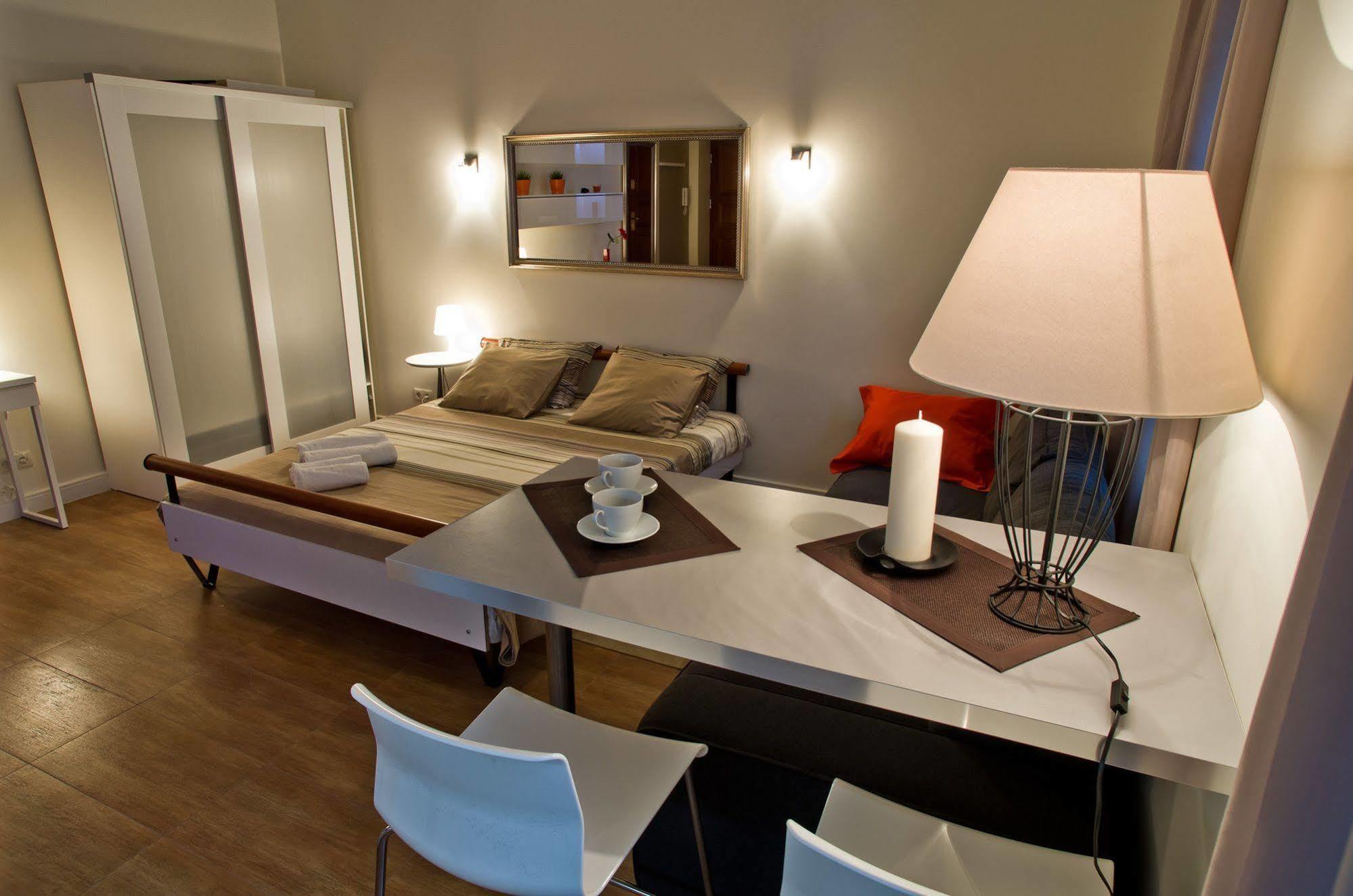 Residence Okolnik Apartments Варшава Екстер'єр фото